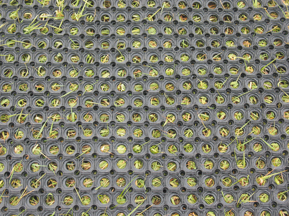 Surefoot Ground Ring Mat 1.5m x 1m — Welland Valley Feeds Ltd